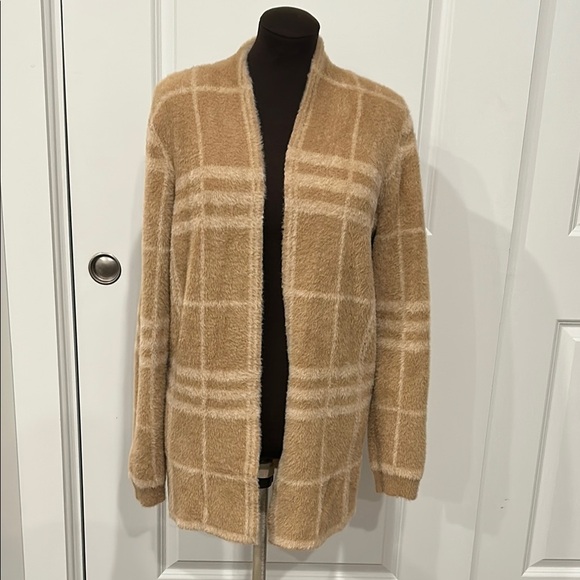 Cyrus Tan Cream Plaid Knit Cardigan Fuzzy Cozy Comfy Sweater Size Medium - Picture 1 of 8